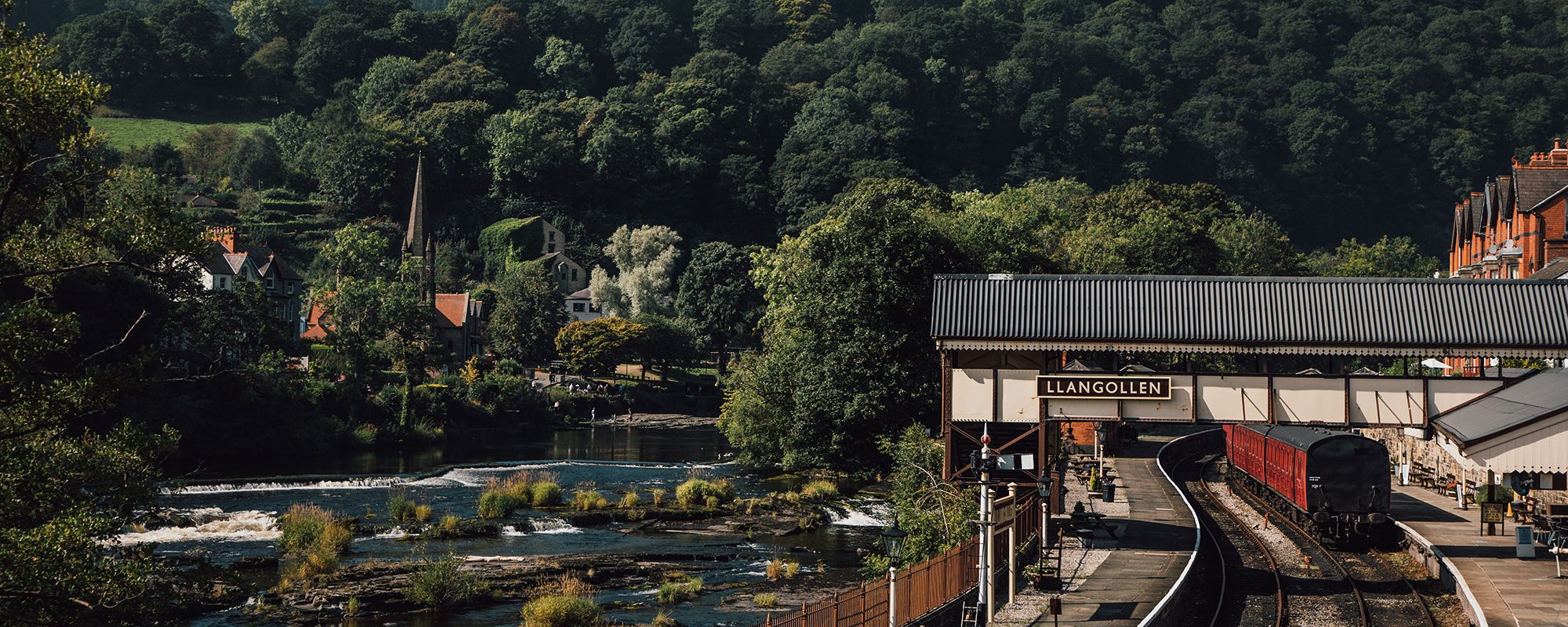 Staff Rheilffordd Llangollen a Chorwen yn dod yn Llysgenhadon Twristiaeth Sir Ddinbych